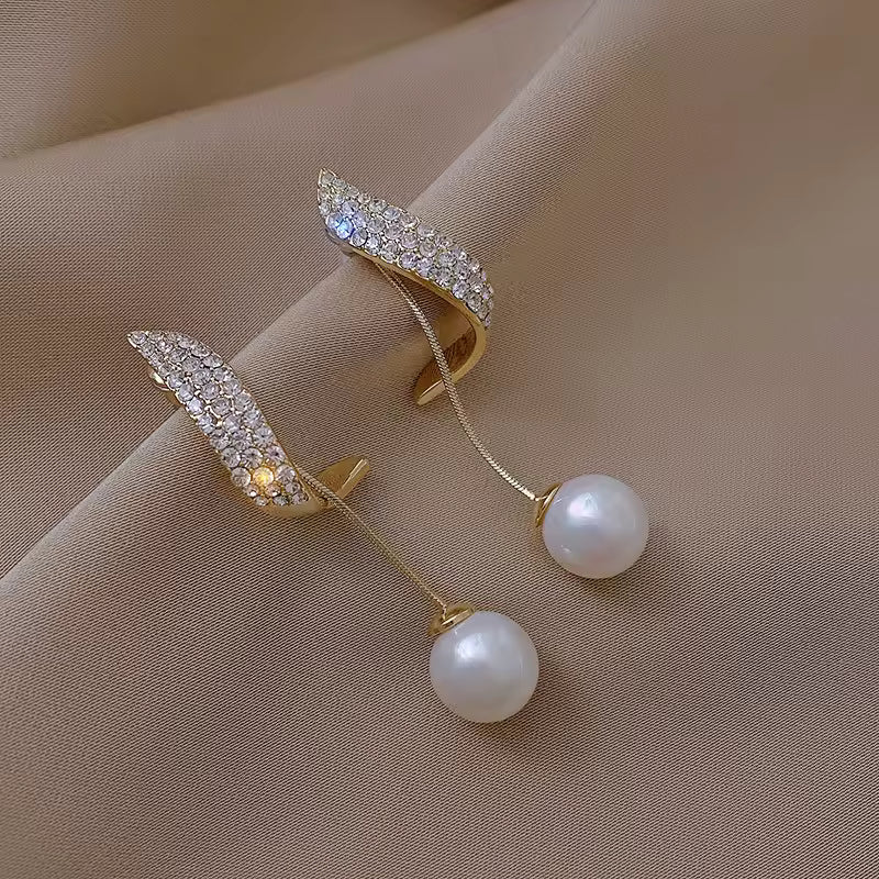 Elegant Pearl Dangle Earrings. Queen D LA