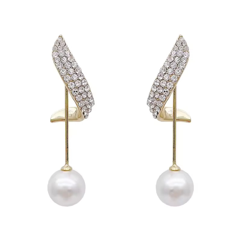 Elegant Pearl Dangle Earrings. Queen D LA