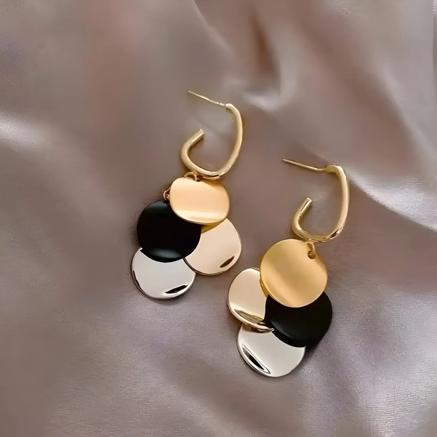 Elegant Fashion Earrings. Queen D LA