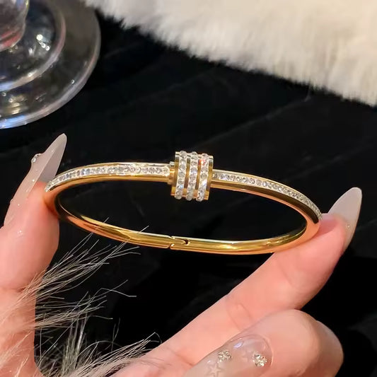 Elegant Women's Stainless Steel Bracelet Queen D LA