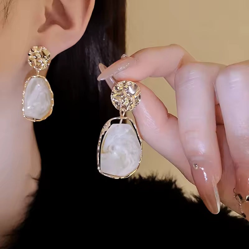 Retro Geometric Resin Drop Earrings. Queen D LA