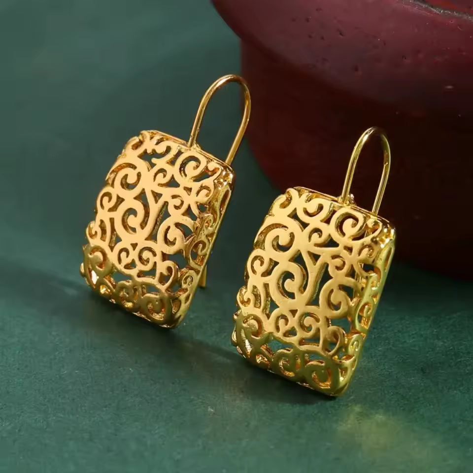 Filigree earrings—hypoallergenic. Queen D LA